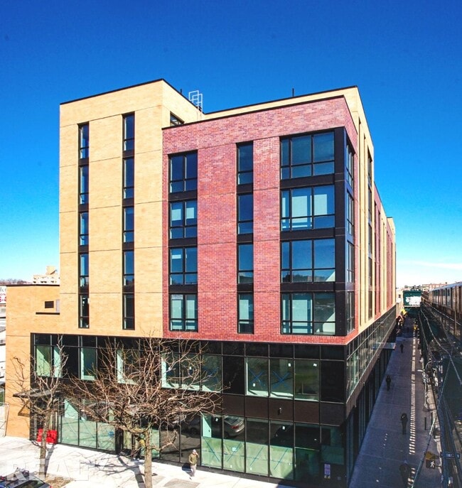 91- 9 Roosevelt Ave in Queens, NY - Building Photo - Building Photo