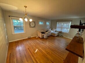 465 Charles Ln in Madison, WI - Building Photo - Building Photo