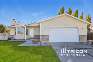 846 E 900 N in Tooele, UT - Building Photo