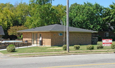 Camelot Apartments in Montgomery, AL - Building Photo - Building Photo