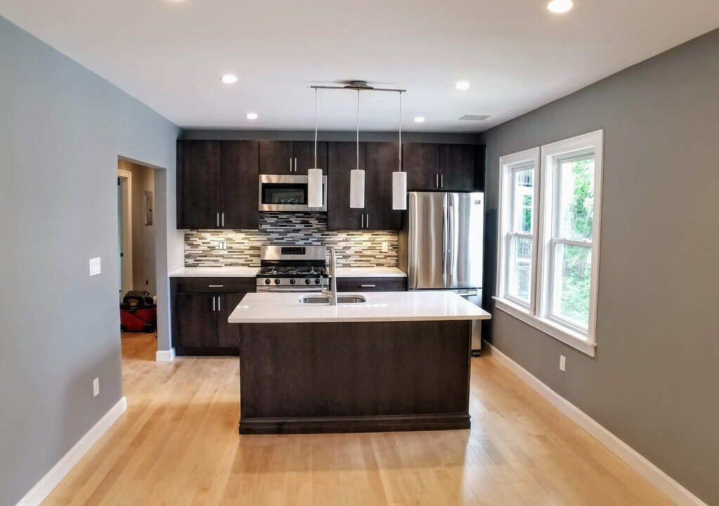 31-33 Thornton St, Unit 1 in Boston, MA - Foto de edificio