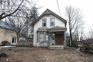 1055 Richmond St in London, ON - Building Photo