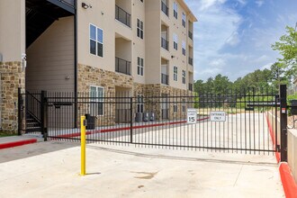 Pines at Frazier in Conroe, TX - Building Photo - Building Photo