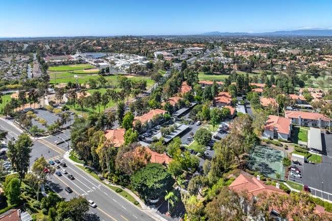 Shadowridge Summerwind in Vista, CA - Foto de edificio - Building Photo