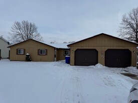 198 Parklane Dr in Lagrange, OH - Building Photo