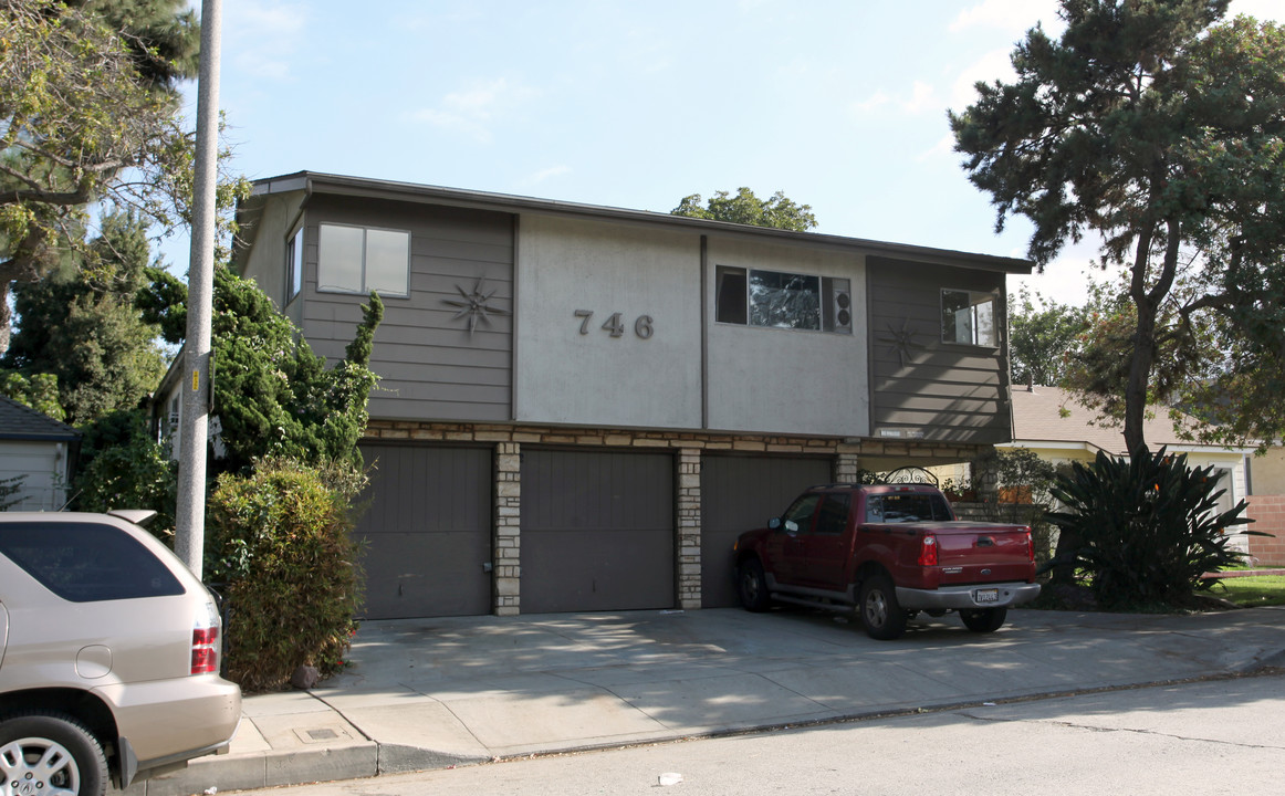 746 Termino Ave in Long Beach, CA - Building Photo