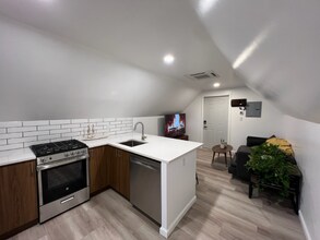 3422 W Schubert Ave, Unit 3 in Chicago, IL - Building Photo - Building Photo