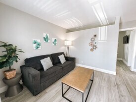 50 Davie Blvd, Unit SI FL2-ID1503930P in Fort Lauderdale, FL - Building Photo