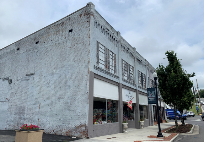 249 E Main St in Marion, VA - Building Photo - Building Photo