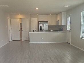 7319 Avila Vis in San Antonio, TX - Building Photo - Building Photo