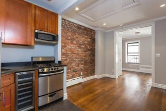 1373 1st Ave, Unit 6 in New York, NY - Building Photo - Building Photo