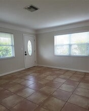 5721 10th Ave N in St. Petersburg, FL - Building Photo - Building Photo