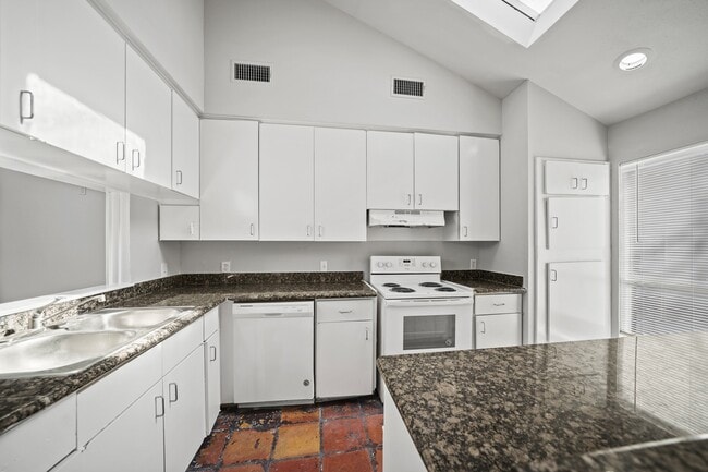 4343 Willow Beach Dr