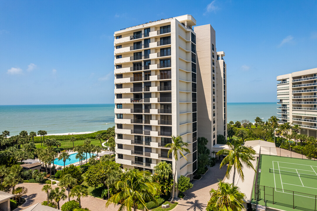 Vanderbilt Gulfside in Naples, FL - Foto de edificio