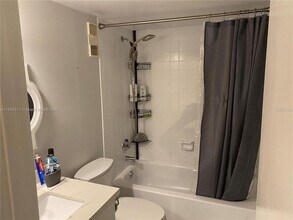 2205 S Cypress Bend Dr in Pompano Beach, FL - Building Photo - Building Photo