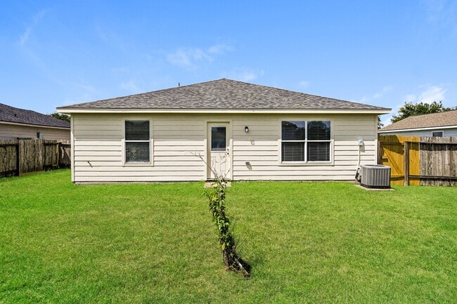 property at 6823 Garnet Trail Ln