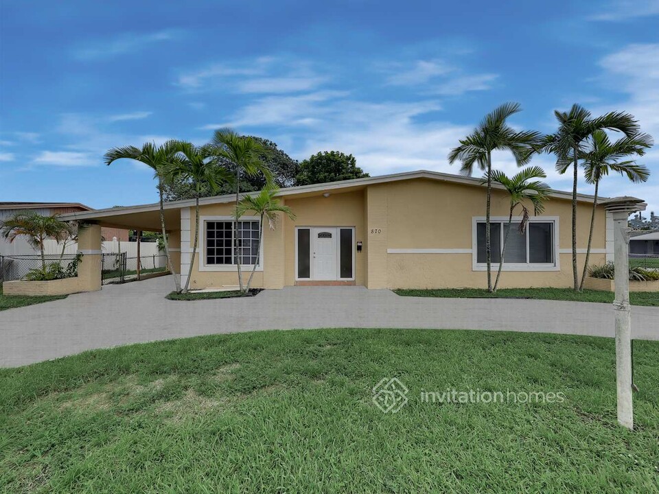 870 NW 172nd Terrace in Miami Gardens, FL - Building Photo