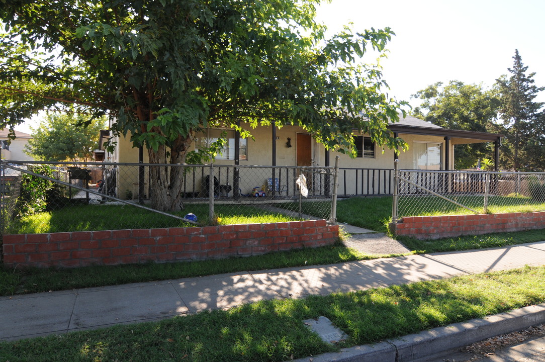 330 Poplar Ave in Manteca, CA - Building Photo