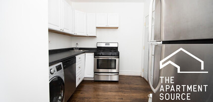 3702 N Hoyne Ave, Unit 2 in Chicago, IL - Building Photo - Building Photo