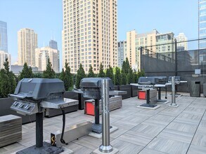 345 N La Salle Dr, Unit 4105 in Chicago, IL - Foto de edificio - Building Photo