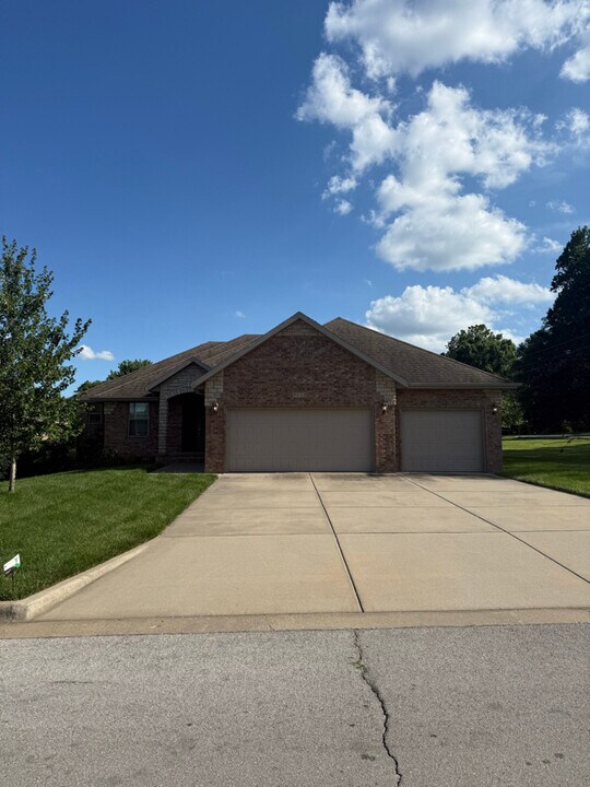 5010 E Wild Horse Dr in Springfield, MO - Building Photo