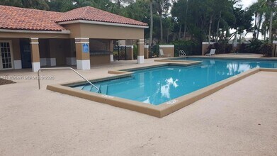 1251 Benoist Farms Rd, Unit 304 in West Palm Beach, FL - Building Photo - Building Photo