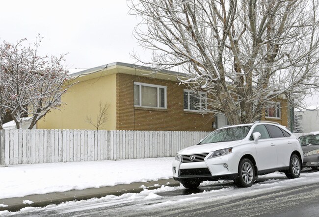 Wood Mews in Calgary, AB - Building Photo - Building Photo