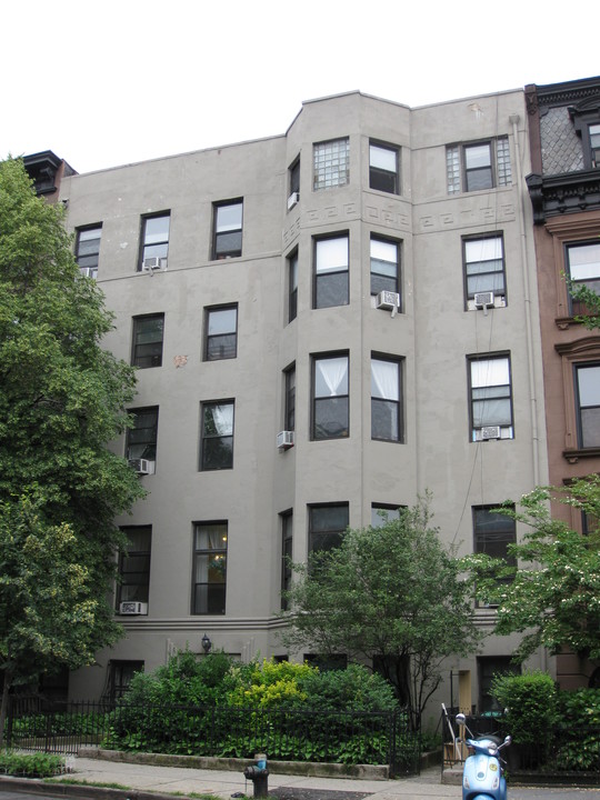 210 Park Pl in Brooklyn, NY - Building Photo