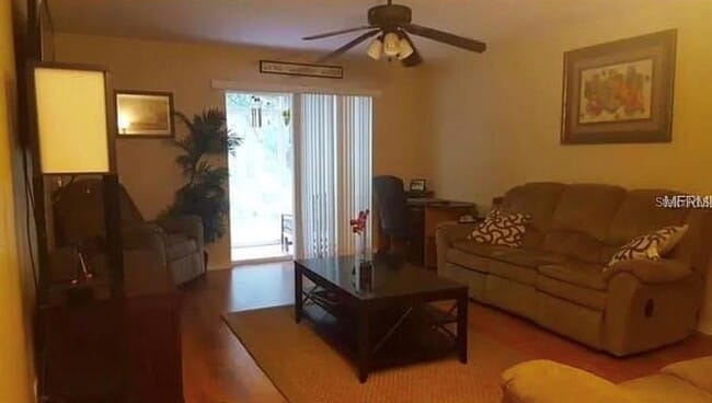 9430 Charlesberg Dr in Tampa, FL - Building Photo - Building Photo