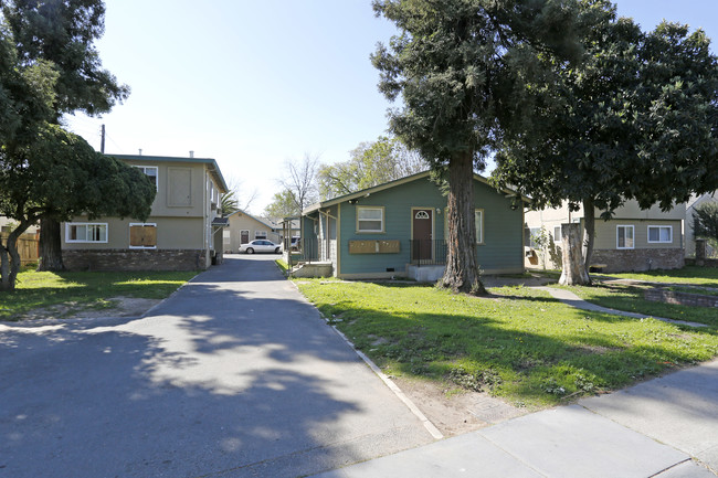 1550 Arcade Blvd in Sacramento, CA - Foto de edificio - Building Photo