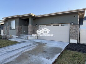 7851 W Walk About Way in Magna, UT - Building Photo