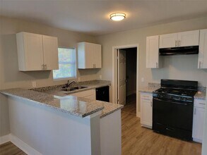 801 S Travis Ave in Cleveland, TX - Building Photo - Building Photo