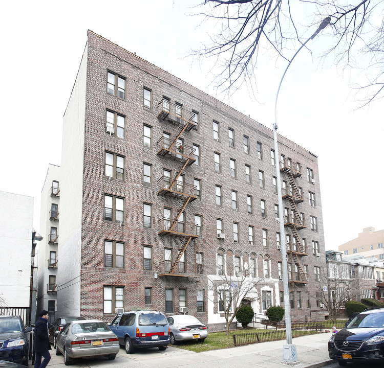 Elevator Apt. in Brooklyn, NY - Building Photo