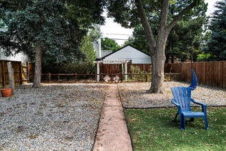 1040 Newport St in Denver, CO - Building Photo - Building Photo