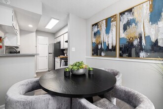 Solace Apartment Homes in Houston, TX - Foto de edificio - Building Photo