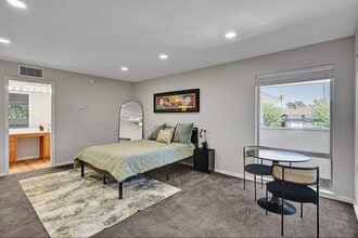 740 Oakmont Ave in Las Vegas, NV - Building Photo - Building Photo