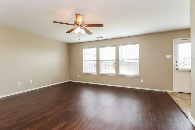 9316 Liberty Crossing Dr in Fort Worth, TX - Building Photo - Building Photo