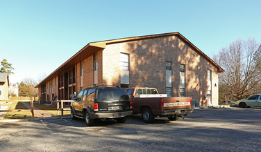 Villager Apartments in Columbia, SC - Building Photo - Building Photo