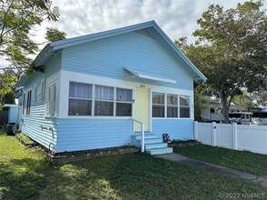 204 Andrews St in New Smyrna Beach, FL - Building Photo - Building Photo