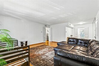 12888 Montfort Dr in Dallas, TX - Foto de edificio - Building Photo