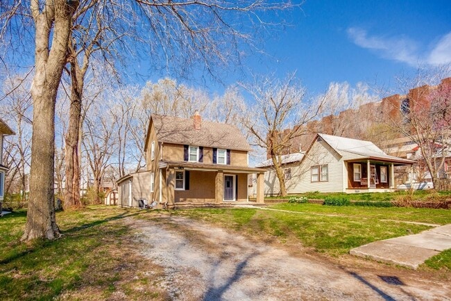 110 S Park Ave in Independence, MO - Foto de edificio - Building Photo