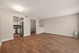 754 Memorial Mews St in Houston, TX - Building Photo - Building Photo