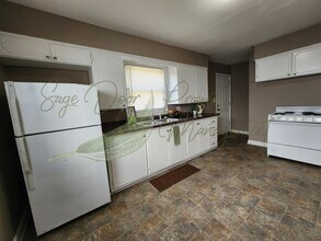 1127 N Cottage Ave in Independence, MO - Building Photo - Building Photo