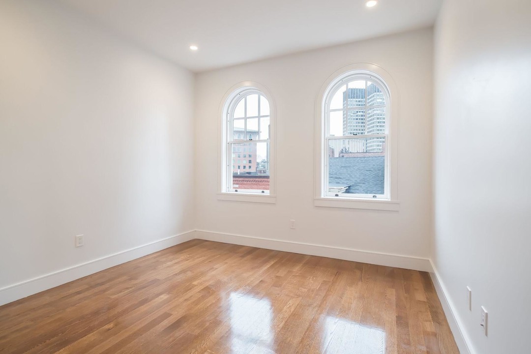 11 Temple Pl, Unit 3 in Boston, MA - Building Photo