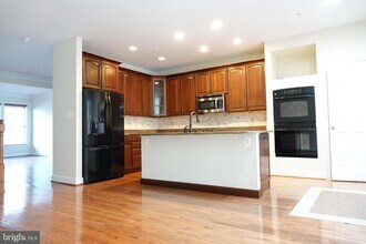 1112 Pleasant Dr in Rockville, MD - Building Photo - Building Photo