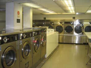 2400 N Lakeview Ave, Unit 904 in Chicago, IL - Building Photo - Building Photo