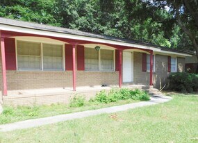 2512 Deborah Dr in Valdosta, GA - Building Photo