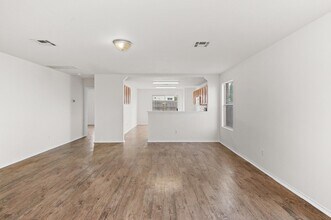 203 Mesa Dr in Leander, TX - Foto de edificio - Building Photo