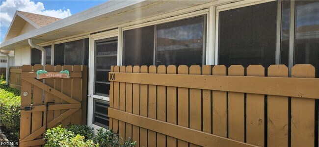 15610 Crystal Lake Dr in North Fort Myers, FL - Building Photo - Building Photo