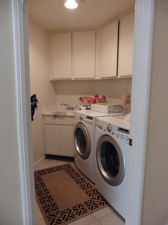 7357 Celata Ln in San Diego, CA - Building Photo - Building Photo